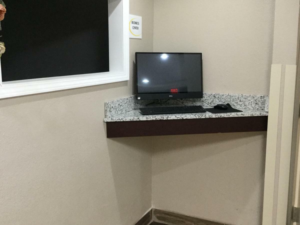 ซูเปอร์ 8 บาย วินด์แฮม เซาท์ ฮอลแลนด์ Hotel เซาท์ฮอลแลนด์ ภายนอก รูปภาพ